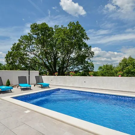 Villa Natali With Pool Kavran