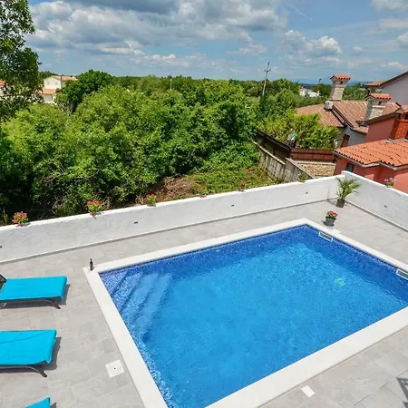 Natali With Pool Kavran